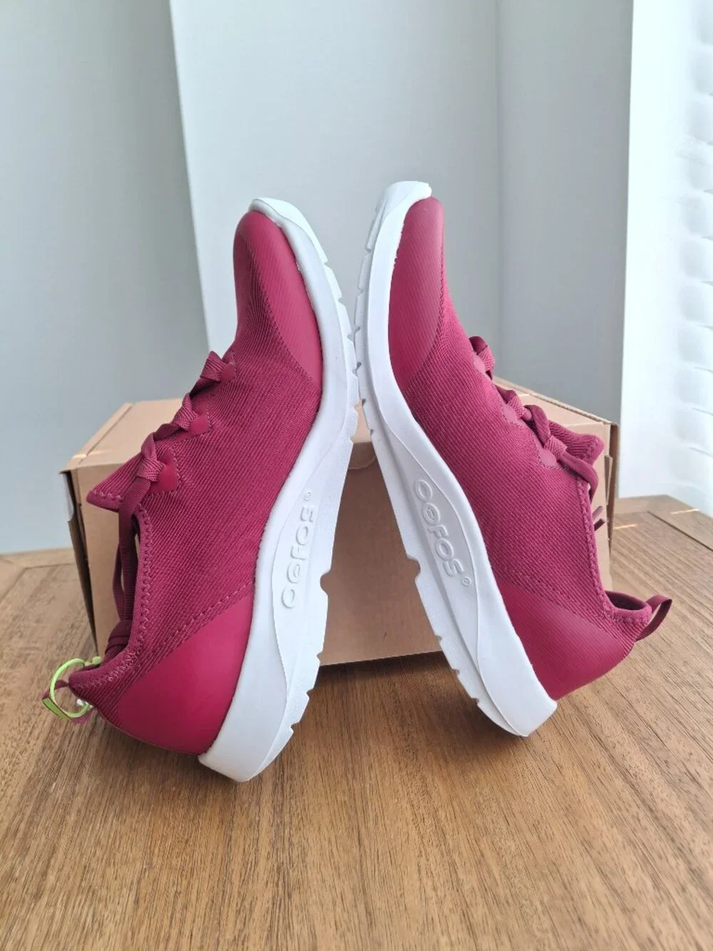 (New) OOFOS – OOmg Sport LS Recovery Shoes (Rosebud) – Women's 8